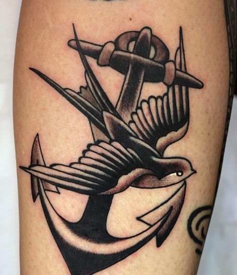 Vintage Tattoos: Inkings That Stand The Test Of Time – Self Tattoo Old Fashion Tattoos Men, Best Man Tattoo Ideas, Anchor Swallow Tattoo, Anchor Bird Tattoo, Swallow And Anchor Tattoo, Masculine Bird Tattoo, Swallow Bird Tattoo Traditional, Neo Traditional Black Tattoo, Neo Traditional Swallow Tattoo