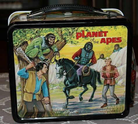 Retro Lunch Boxes, Lunch Box Thermos, Tin Lunch Boxes, Vintage Lunch Boxes, Lunch Pail, Vintage Lunch, School Lunch Box, Out To Lunch, Metal Lunch Box