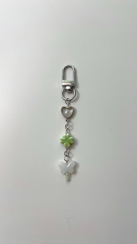 This handmade keychain is designed to bring good luck 🍀 Please Note:  *Handmade with love from top-notch materials *Lightweight and easy to carry *Perfect for adding a cute touch to your keys, bags, or anywhere you like! Thank you so much for supporting Station Peach ( ˆ͈̑꒳ˆ͈̑ )੭♡ Cheap Handmade Everyday Keychains, Bag Keychain Beads, Keychain Pearls, Green Keychain Beads, Beaded Frog Keychain, Cute Keychains, Car Charms Mirror, Keychain Cute, Handmade Keychain