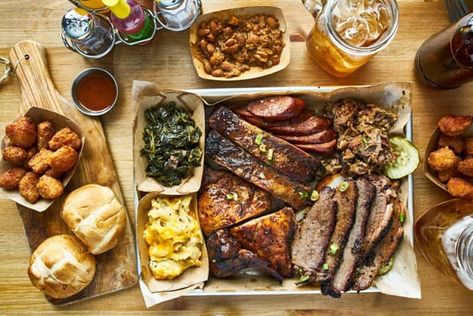 8 Best American BBQ Styles [Types of Barbecue Explained] | TheOnlineGrill.com Cookout Menu, American Bbq, Bbq Menu, Bbq Dinner, Regional Food, Texas Bbq, Cookout Food, Bbq Restaurant, Best Bbq