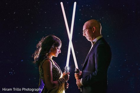 Lovely indian couple with star wars light sabers at wedding reception http://www.maharaniweddings.com/gallery/photo/92383 Star Wars Couples Photoshoot, Star Wars Wedding Pictures, Lightsaber Wedding Photos, Star Wars Wedding Photos, Star Wars Engagement Photos, Star Wars Engagement, Superman Wedding, Star Wars Couples, Star Wars Wedding