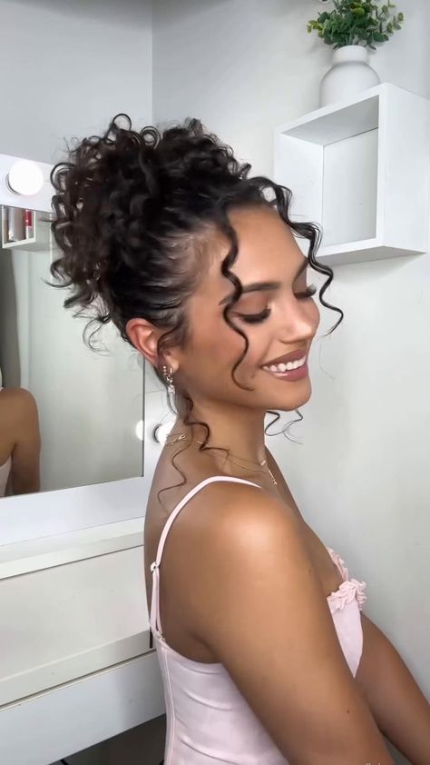 Curly Hair Styles For Photoshoot, How To Clip Curly Hair, Super Curly Updo, Ball Hairstyles For Curly Hair, Wedding Curly Bun, Up Do Long Hairstyles, Curly Hairstyles For Dresses, Updo Hairstyle For Curly Hair, Hairstyles For Concerts Long Hair