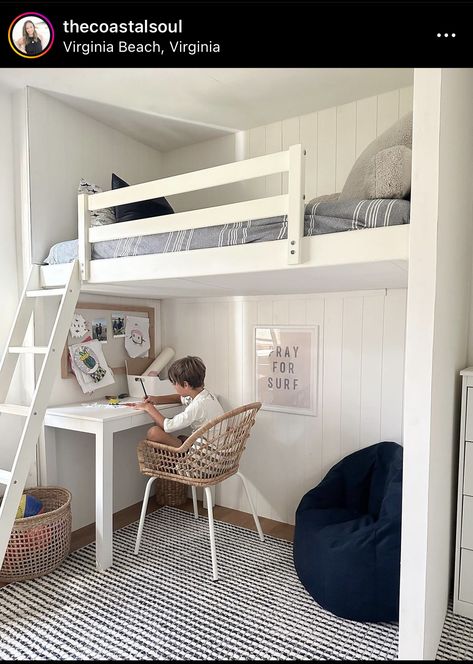 Cama Stora Ikea, Ikea Stora Loft Bed Hack Small Rooms, Built In Loft Bed With Desk, Diy Loft Bed With Desk, Desk Under Bed, Boys Bedroom Bunk Beds, Loft Bed Desk, Bunk Beds Boys, Bunk Bed With Desk