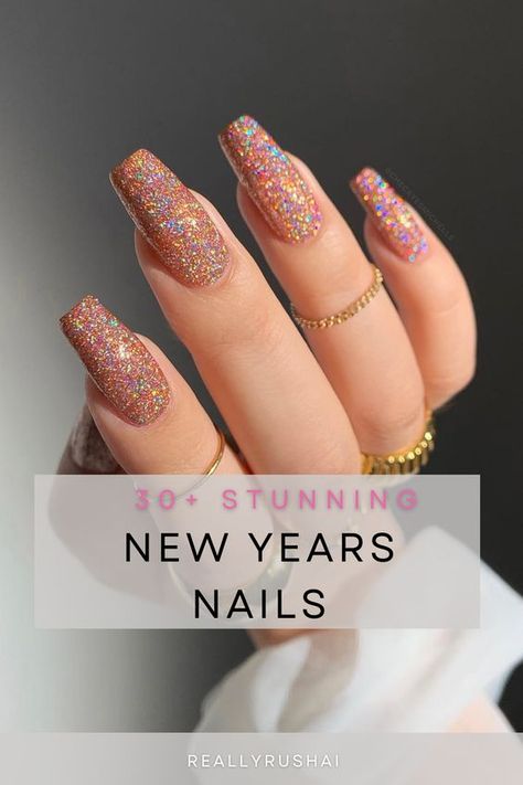 New Year Nails Sparkly, New Year’s Eve Nails Design 2024, New Years Nail Designs Gold, New Years Nail Designs Black And Gold, New Years Nails Sparkly, Gold Nye Nails, Black Nye Nails, Nye Nails Acrylic, Glitter New Years Nails