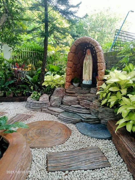 Backyard Altar, Gravesite Landscaping Ideas, Mary Grotto, Catholic Garden, Marian Garden, Grotto Design, Spiritual Garden, مريم العذراء, Sacred Garden