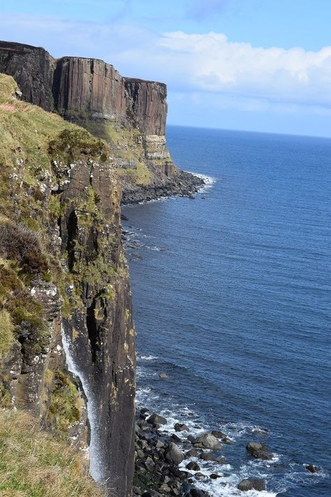 Old Man of Storr and Kilt Rock - fairyburger Scotland Hiking, Scottish Cow, Scotland Tours, Russia Travel, Argentina Travel, Visit Scotland, South America Travel, Isle Of Skye, Old Man