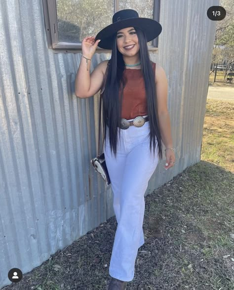 Bouji Outfits, Jaripeo Fits, Cowgirls Outfits, Vaquera Fits, Jaripeo Outfits, Takuachita Outfits, Takuache Girl Outfits, Vaquera Outfits, Foto Cowgirl