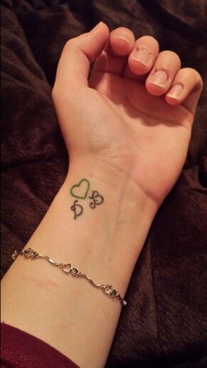 Tattoo. My son's initials with a green heart for his birthstone color. Love how sweet and simple it is. Parents Initials Tattoo, Green Heart Tattoo, Letter Tattoos Initials With Heart, Harshavardhan Rane, Tattoo Ankle, Letter Tattoo, Heart Ideas, Tattoo Heart, Letter Images