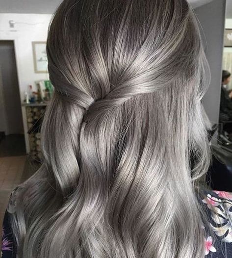 Marble hair is the latest trend taking Instagram by storm Blonde Hair With Silver Highlights, Younger Hair, Marble Hair, Coffee Brown Hair, Golden Brown Hair, White Hair Color, Gorgeous Gray Hair, Hair Color Options, Hot Hair Colors