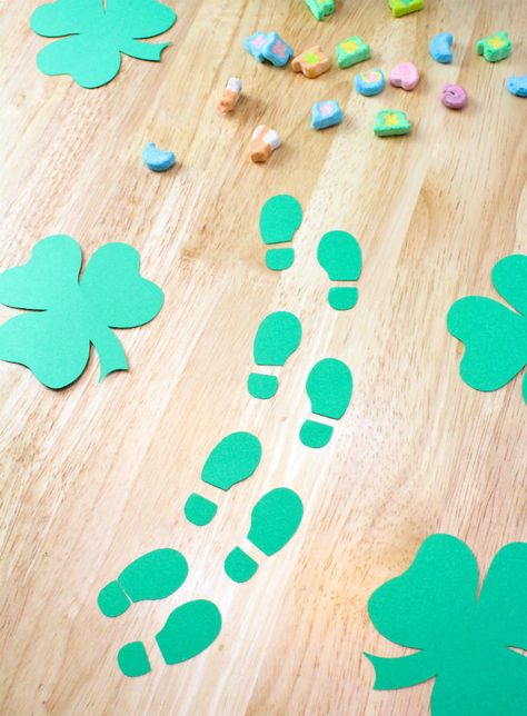 Check out these easy to make DIY Leprechaun Footprints! Leprechaun Footprints, Diy Leprechaun, March Ideas, Leprechaun Craft, St Patrick Day Activities, Senior Center, Holiday Deco, St Patrick's Day Decorations, Kids Holiday