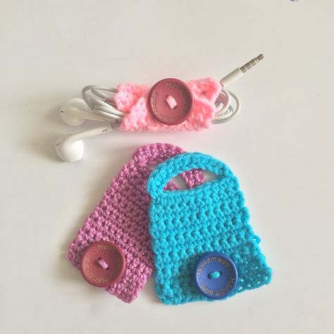 Crochet Accessories Free Pattern, Doll Organization, Crochet Hook Organizer, Crochet Tote Pattern, Crochet Organizer, Earbud Holder, Phone Things, Crochet Hook Case, Crochet Phone Cases