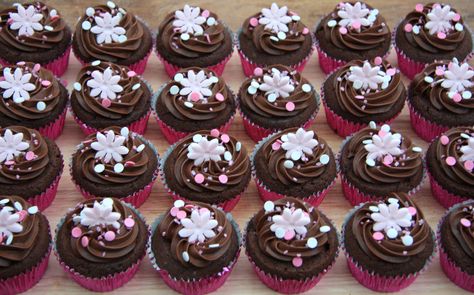 cupcake decoration | Chocolate Party Cupcakes with pink flower decorations | lovinghomemade Yellow Flower Cupcakes, Pink Flower Decorations, Cupcakes Pink, Party Cupcakes, Cupcake Decoration, Chocolate Party, Chocolate Flowers, Cupcake Flavors, Cupcake Bouquet