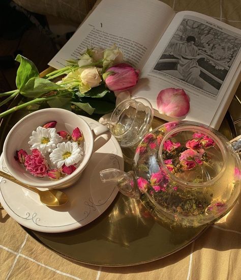 emily on Twitter: "sunny mornings and rose tea… " Tea Vibes, Breakfast Aesthetic, Aesthetic Flowers, Tea Bar, Pretty Drinks, Rose Tea, Flower Tea, Jolie Photo, Aesthetic Themes