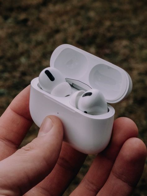 Wishlist Ideas, Air Pod, Smart Things, Buy Apple, Air Pods, Boy Photography Poses, Boy Photography, Birthday List, Apple Airpods