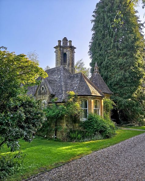 Grey Stone House, Gate Lodge, Fairytale Homes, House Ireland, Magical Cottage, Immaculate Vibes, Fantasy Houses, British Houses, Lodge House