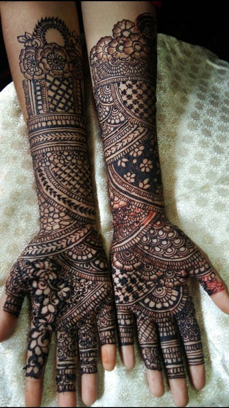 Mehndi Design Heavy, Full Palm Mehndi Design, Baby Mehandi, Mehandi Simple, Mehndi Design Full, Round Mehndi, Front Mehndi, Round Mehndi Design, Palm Mehndi