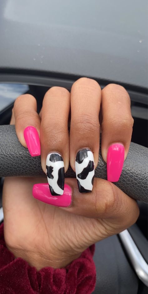 Cow Nails Acrylic, Cow Print Acrylic Nails, Country Acrylic Nails, Nails Coffin Short, Rodeo Nails, Cow Print Nails, Pink Cow Print, Western Nails, Cow Nails