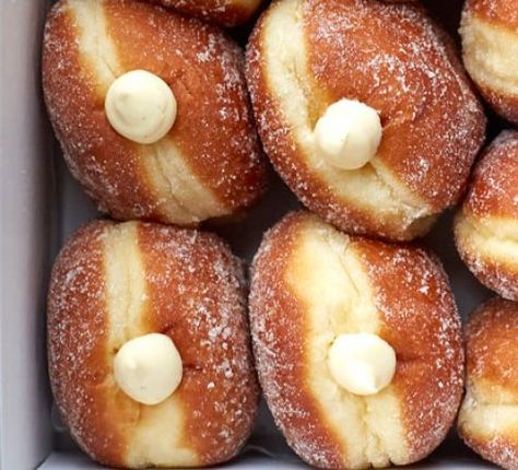 Custard Filling, Homemade Donuts, Doughnut Recipe, Donut Recipes, Eclairs, Beignets, Custard, Lasagna, Baked Goods