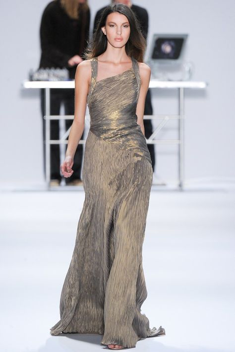 Carlos Miele Fall 2012 Ready-to-Wear Collection Photos - Vogue Godmother Dress, Carlos Miele, Fall Attire, Couture Runway, Classy And Fabulous, Gorgeous Gowns, Couture Collection, Fashion Classy, Dream Wardrobe