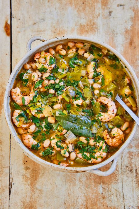 Dr Rupy's Cajun-Style Beans and Prawns Prawn Dishes, Light Sauce, Chicken Cacciatore, Prawn Recipes, One Pot Chicken, One Pot Dishes, Latest Recipe, Quick Recipes, Curry Recipes