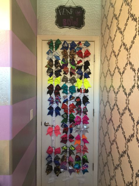 Cheer bow holder with ribbon & Velcro. Easy, functional, organized, and so cute!! Display Cheer Bows, Cheer Bow Storage Ideas, Cheer Room, Cheer Bow Holder, Diy Backpack Pattern, Cheer Hacks, Cheer Things, Cheerleading Bow, Bow Storage