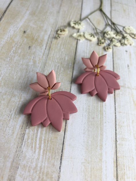 Polymer Clay Earring Tips, Ombre Polymer Clay, Handmade Christmas Gifts Diy, Earring Inspired, Pink Lotus Flower, Clay Making, Polymer Clay Jewellery, Perfume Lotion, Polymer Clay Flower Jewelry