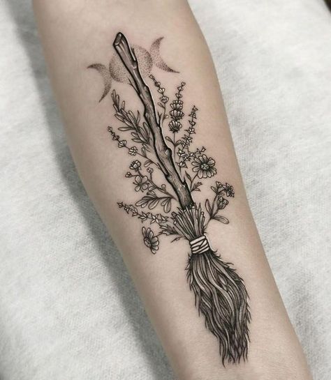 #CoolTattoos #TattooArt #InkMaster #TattooDesigns #InkedUp #TattooLovers #InkInspiration #TattooIdeas #CreativeInk #TattooStyle Tattoo Ideas Witchy, Witches Broom Tattoo, Witch Broom Tattoo, Tattoo Spells, Broomstick Tattoo, Broom Tattoo, Celtic Turtle, Dice Tattoos, Witch Tattoos