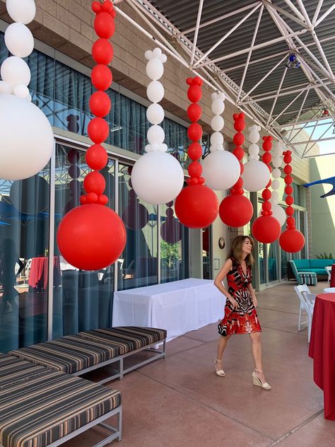 Graduation decorations can make a fun and memorable step in life even more fun!  Enjoy our gallery and check out the wide assortment of other balloon decor we can provide! #BalloonDecor #TheBalloonPeople #Events #Graduation  https://theballoonpeople.net/pp_gallery/last-minute-graduation-balloon-ideas-gallery/ Balloon Decor Ceiling, Restaurant Balloon Decoration, Corporate Balloon Decorations, Link A Loon Balloon Decor, Unique Balloon Decorations, Corporate Balloon Decor, Link Balloons Decoration, Balloon Art Decorations, Outdoor Balloon Decorations