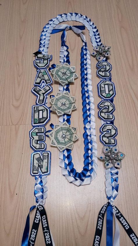 Graduation Leis Diy Ribbons, Money Lei Diy, Graduation Leis Diy, Birthday Money Gifts, Graduation Money Lei, Graduation Money Gifts, Diy Graduation Gifts, Graduation Party High, Senior Night Gifts