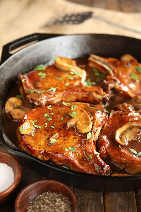 These Skillet Chops with French Onion Gravy are deliciously juicy and topped with the most delicious sauce!  They're perfect for a busy weeknight!   via @southernbite French Onion Gravy, Pork Dinners, Chop Recipes, Pork Ham, Onion Gravy, Pork Dinner, How To Cook Pork, Pork Chop, Pork Chop Recipes