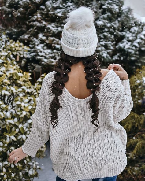 Braids And Hats, Types Of Beanies, Cowgirls Hairstyles, Beanie Hairstyles, Boho Chic Hairstyles, Long Or Short Hair, Cozy Beanie, Messy Bun Beanie, Ponytail Beanie