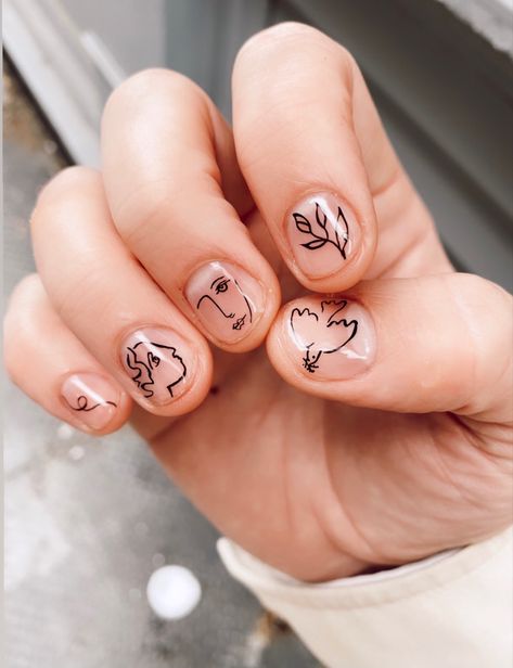 Picasso Nail Art, Picaso Nail Art, Nails Face Design, Picasso Nails Art Designs, Faces Nail Art, Artsy Nails Designs, Hand Drawn Nail Art, Face Nail Art, Picasso Nails