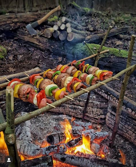 Camping Menu, Grilled Food, Food Fest, Camping Bbq, Pop Up Camper, Camp Kitchen, Camp Cooking, Camping Food, Camping Survival