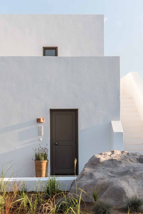 Naoussa Paros, Hotel Room Interior, Wabi Sabi Interior, Paros Island, Paros Greece, Santorini Hotels, Modernist House, Greece Hotels, Stella Marina