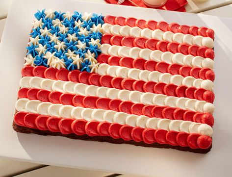 4th Of July Sheet Cake, Flag Cake Recipe, 4th Of July Ideas, Fourth Of July Recipes, American Flag Cake, Fourth Of July Cakes, Brownie Bars, Frosting Techniques, Flag Cake