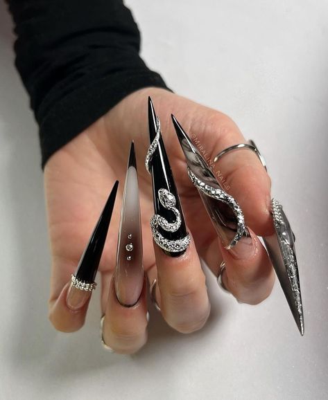 Fye Nails, Stilleto Nails Designs, Black Stiletto Nails, Long Stiletto Nails, Sharp Nails, Diy Acrylic Nails, Spring Nail Designs, Goth Nails, Stiletto Nails Designs