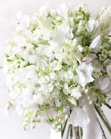 PHILIPPA CRADDOCK on Instagram: "Our second piece of exciting news this week, will be announced tomorrow ... here is another teaser! Xx" Royal Wedding Bouquet, Philippa Craddock, Elegant Bridal Bouquets, Meadow Wedding, White Heat, Wax Flowers, Sweet Peas, White Gardens, Royal Wedding