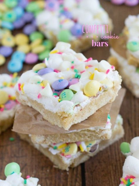 Easy Spring sugar cookie bars #recipe #easter Easy Dessert Bars, Confetti Cookies, Confetti Bars, Brownie Bar, Easy Easter, Easter Treats, Easter Recipes, Dessert Bars, Holiday Treats