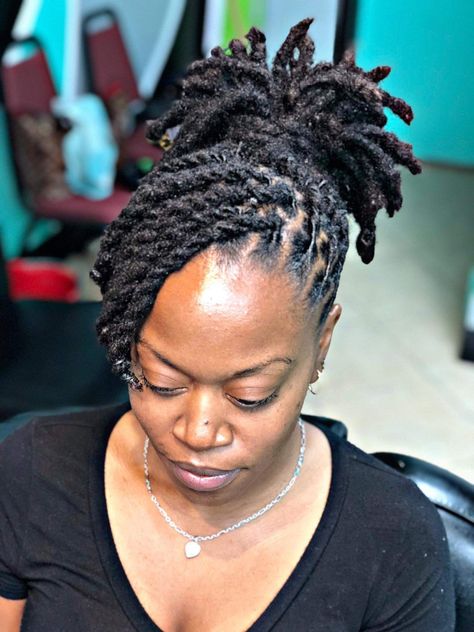 Short Dreadlocks Hairstyles, Half Dreads, Short Dread Styles, Dreads Short Hair, Reese Witherspoon Hair, Short Dreadlocks Styles, Dreads Styles For Women, Short Dreads, Blond Ombre