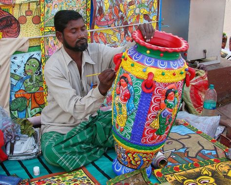 Traditional pottery of India Indian Pottery India, Indian Crafts Traditional, Market Sketch, Bengal Art, Native American Art Projects, Diy Study Table, Indian Ceramics, Bengali Culture, India Crafts