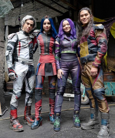 Evie Descendants, Descendants Characters, Disney Descendants Movie, Cheyenne Jackson, Kenny Ortega, Descendants Party, Mal And Evie, Disney Descendants 3, Disney Channel Descendants