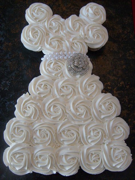 Bridal Shower Cupcake Pull Apart Cake Wedding Shower Cupcakes, Pull Apart Cupcake, Wedding Dress Cupcakes, Wedding Shower Cakes, Pull Apart Cupcake Cake, Pull Apart Cake, Cake Pulls, Bridal Shower Cupcakes, Hen Weekend