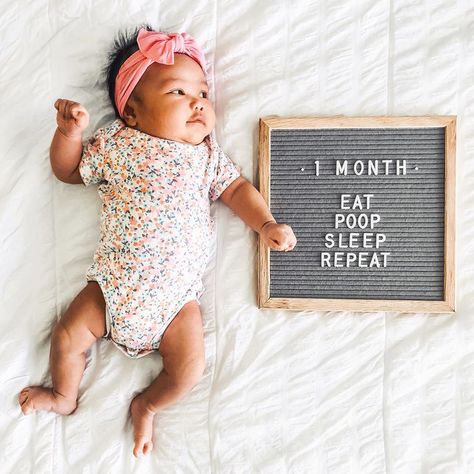 One Month Old Letter Board Ideas, One Month Letterboard Baby, 1 Month Old Baby Photoshoot, Infant Photoshoot, Milestone Ideas, Newborn Baby Announcement, 5 Month Baby, 1 Month Baby, Boy Letter