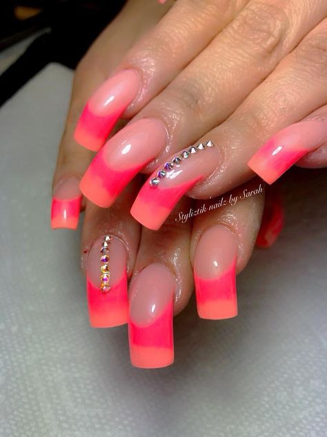 Acrylic curved nails Curved Acrylic Nails, Hump Nails, Nail Shapes Squoval, Curved Nails, Coral Nails, Ombre Acrylic Nails, Unique Acrylic Nails, Short Acrylic Nails Designs, Acrylic Nail Art