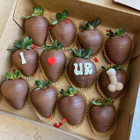 Dallas Strawberries (@selenestreats) posted on Instagram • Jan 22, 2022 at 7:02pm UTC Cake Pop Decorating, Covered Strawberries, Food Is Fuel, Chocolate Strawberries, Chocolate Covered Strawberries, Cookies And Cream, Chocolate Covered, Strawberries, Dallas