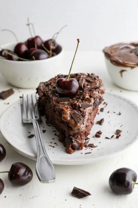 Vegan Chocolate Cherry Cake (No-Added-Oil!) - Flora & Vino Chocolate Sunbutter, Cherry Chocolate Cake, Fluffy Chocolate Cake, Chocolate Cherry Cake, Cherry Syrup, Cherry Chocolate, Cake Vegan, Frozen Cherries, Cherry Cake