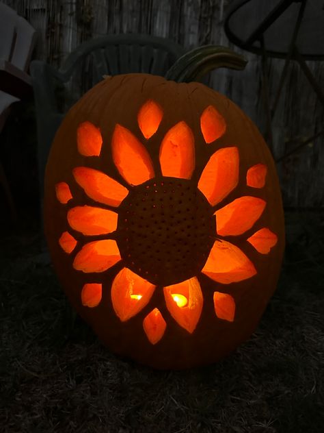 Pumpkins Carved Ideas, Cute Ways To Carve Pumpkins Easy, Polka Dot Pumpkin Carving, Cute Fall Pumpkin Carving Ideas, Pumpkin Carving Ideas Ratatouille, What To Carve On A Pumpkin Easy, Easy Pumpkin Carving Ideas Cute Flower, Sunflower Carved Pumpkin, Carving Halloween Pumpkins