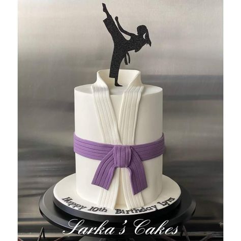 Judo Birthday Cake, Jujitsu Birthday Party Ideas, Jiu Jitsu Cake, Judo Cake, Karate Birthday Cake, Taekwondo Cake, Karate Cake, Karate Birthday, Martial Arts Girl