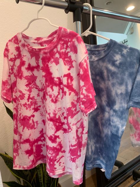 Pink Tye Dye Shirts, Tie Dye Crumple, Tie Dye Aesthetic, Aesthetic Tie Dye, Crumple Tie Dye, Camisa Tie Dye, Pretty Tie Dye, Tie Day, Diy Dye