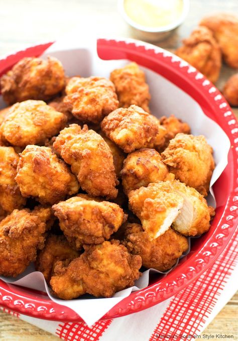 Easy Popcorn Chicken, Easy Popcorn, Best Christmas Appetizers, Popcorn Chicken Recipe, Homemade Honey Mustard, Christmas Recipes Appetizers, Clam Recipes, Popcorn Chicken, Comfort Food Southern